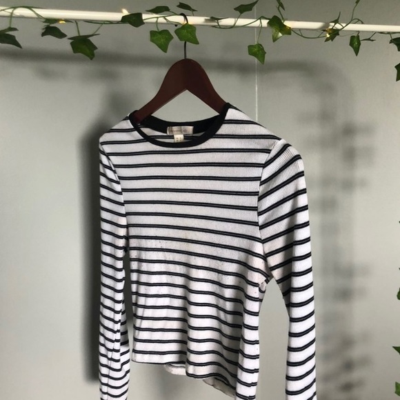 Black and white striped long sleeve - Picture 1 of 2